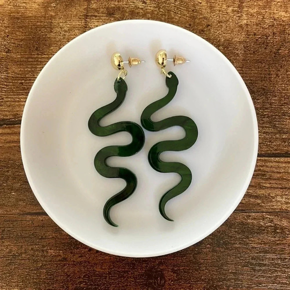 Jewelry - ❤️ NEW 2/$20 or 3/$25 Statement Acrylic Green Snake Gold Stud Oversize Earrings
